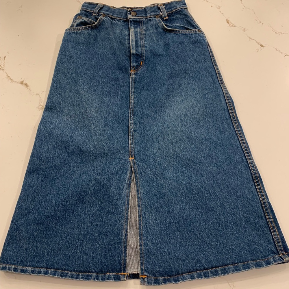 Vintage Y2K Blue Denim Skirt Knee Length A Time For Us NY / LA Juniors Size 5.